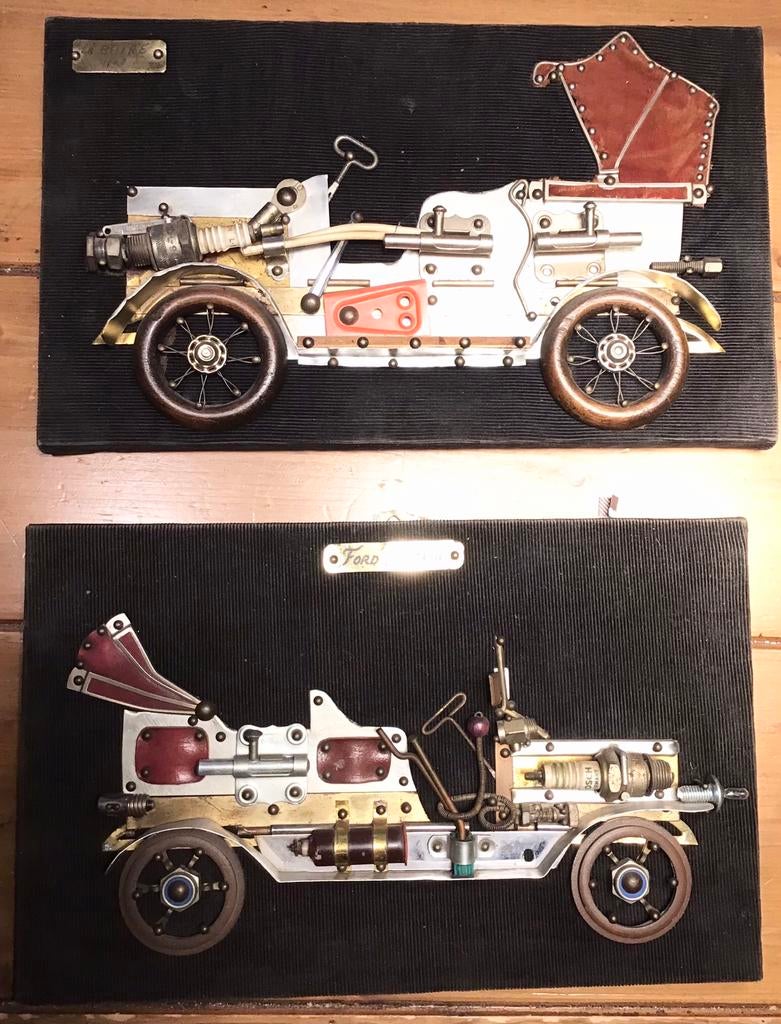2 SCHILDERIJEN VAN OLDTIMERS GEMAAKT MET IJZERWAREN, Minder dan 50 cm, Gebruikt, Overige typen, Ophalen of Verzenden