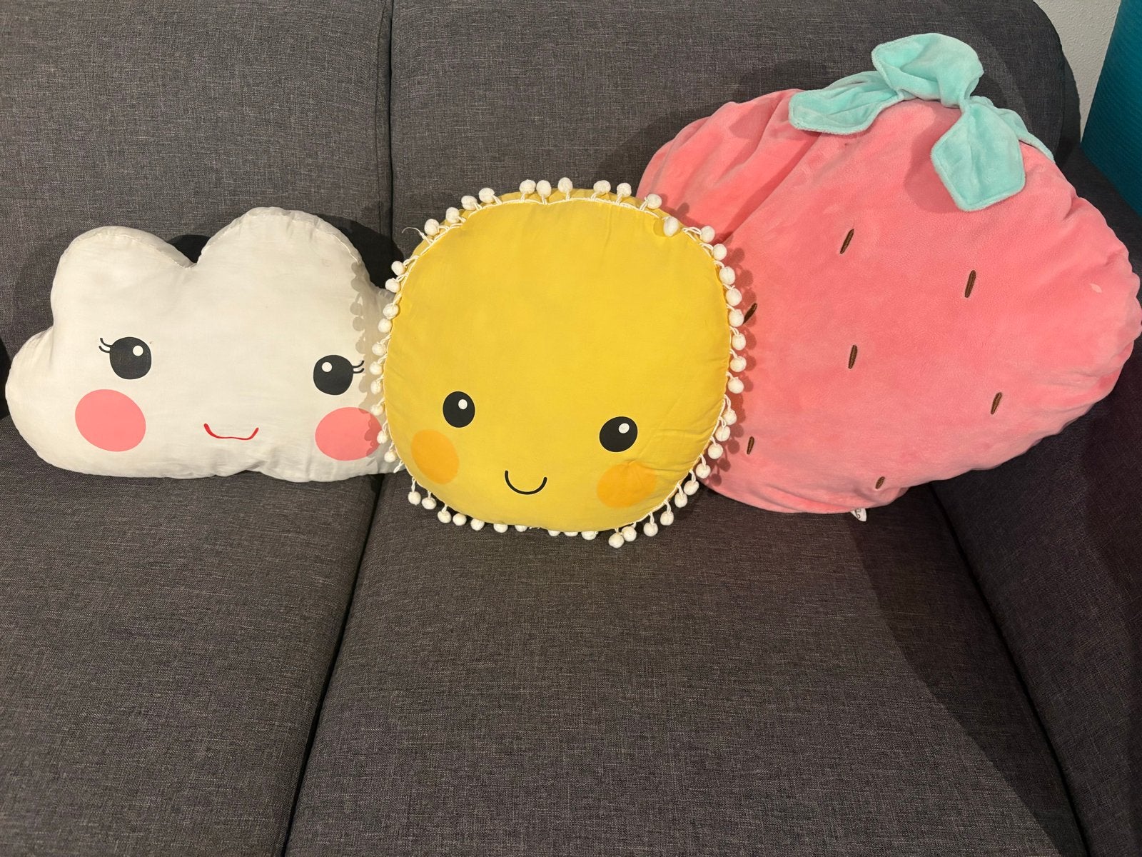 Leuke sierkussens voor kinderkamer: wolk, zon en aardbei, Gebruikt, Meerkleurig, Met print, Ophalen of Verzenden