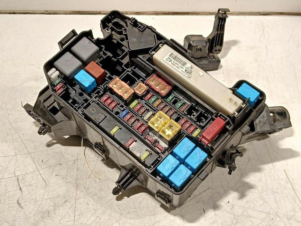 Zekeringkast Toyota Prius, Onderdelen@venauto.nl, Van der Ven Autorecycling B.V., Gebruikt, Ettenseweg 76, 4706 PB Roosendaal, The Netherlands