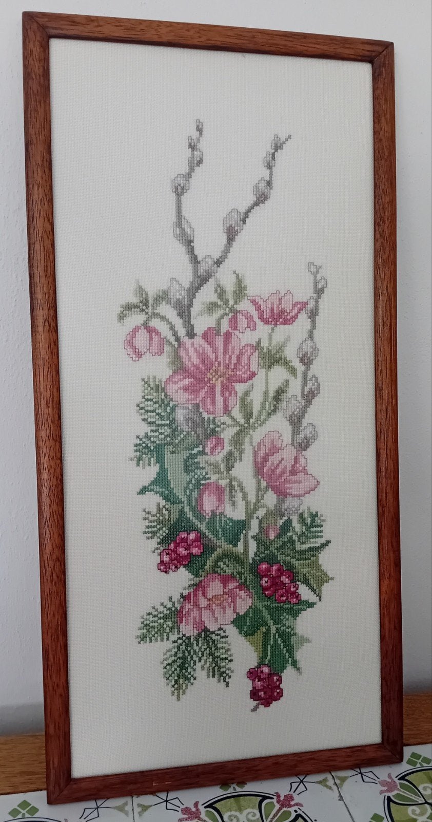 Geborduurd vintage schilderij met bloemen en wilgentakken, Minder dan 50 cm, Overige typen, Ophalen of Verzenden, Zo goed als nieuw