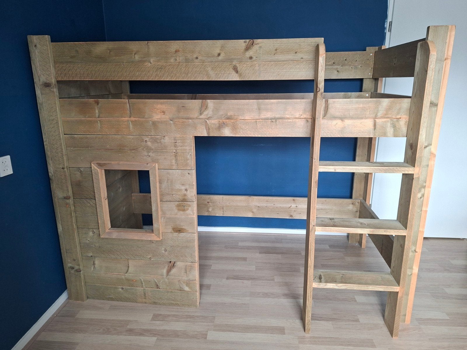 Steiger houten hoogslaper met speelruimte