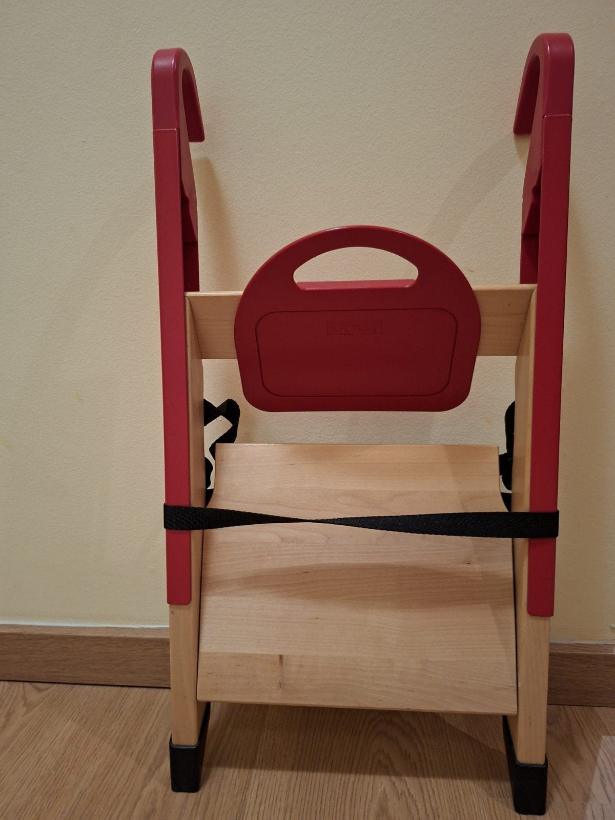 Stokke Rode meegroeistoel van hout - Ideaal voor kinderen, Kinderen en Baby's, Kinderstoelen, Ophalen, Gebruikt, Meegroeistoel