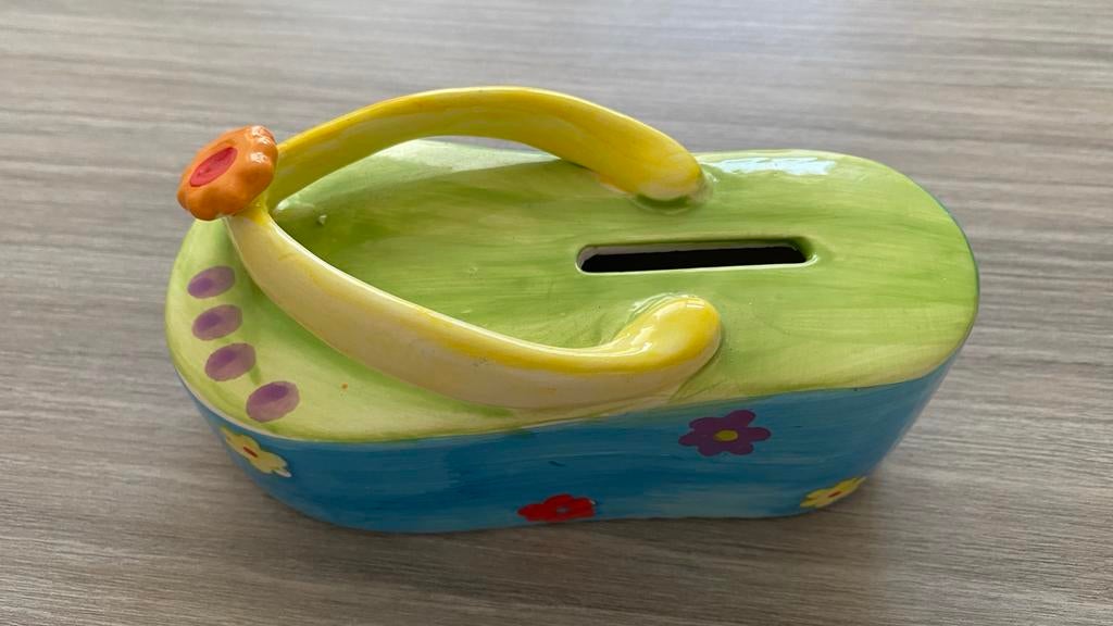 Spaarpot in de vorm van een slipper, Verzamelen, Ophalen, Gebruikt, Steen, Aardewerk of Keramiek, Overige thema's
