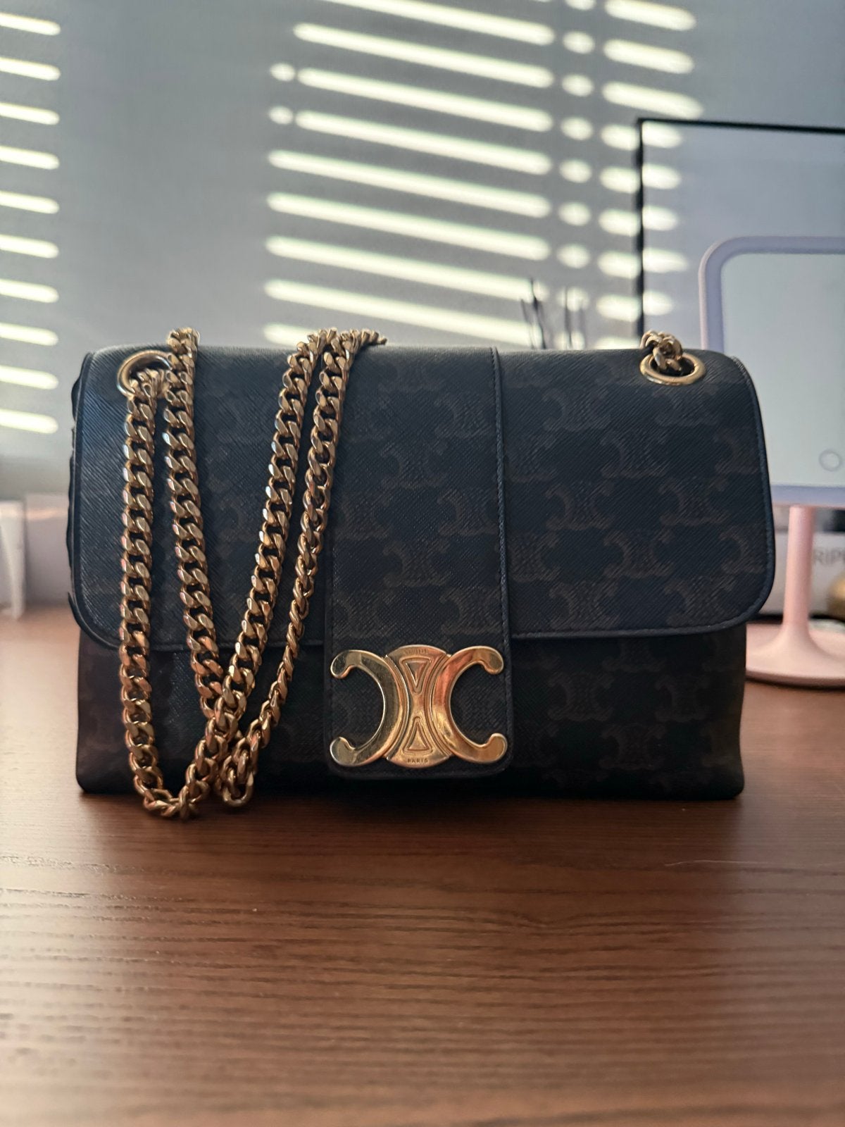 Celine Triomphe Schoudertas Zwart Monogram Goudkleurige Kett, Ophalen of Verzenden, Gebruikt, Zwart, Schoudertasje