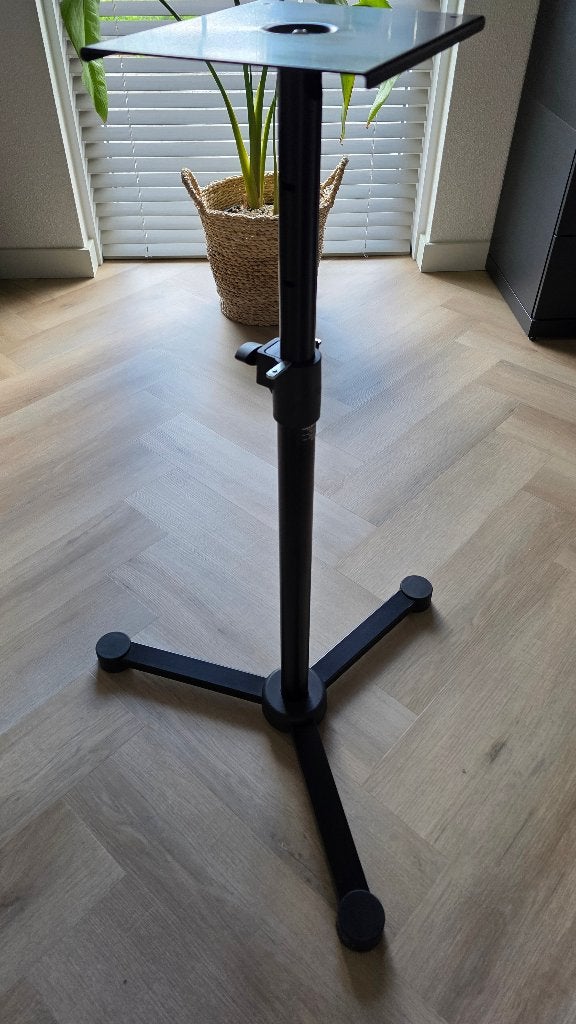 Konig & Meyer 26720 monitor standaard driepoot., Ophalen of Verzenden, Zo goed als nieuw, Muziekstandaard, Speaker