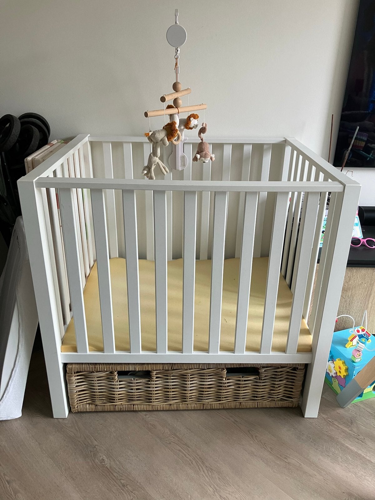 Europe Baby Mees Box met rieten lade - Mat Wit, Ophalen, Gebruikt, Vierkant, In hoogte verstelbaar