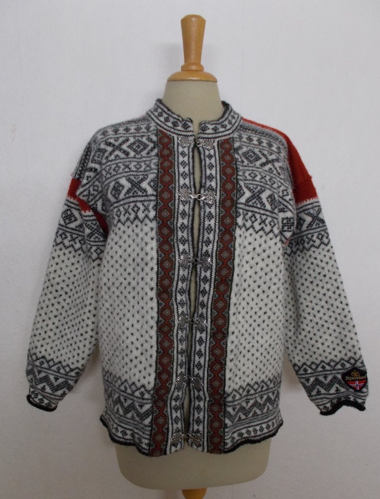 Noors/folklore 100% wollen vest van Skjaeveland! M, Kleding | Dames, Verzenden, Zo goed als nieuw, Maat 38/40 (M), Zwart