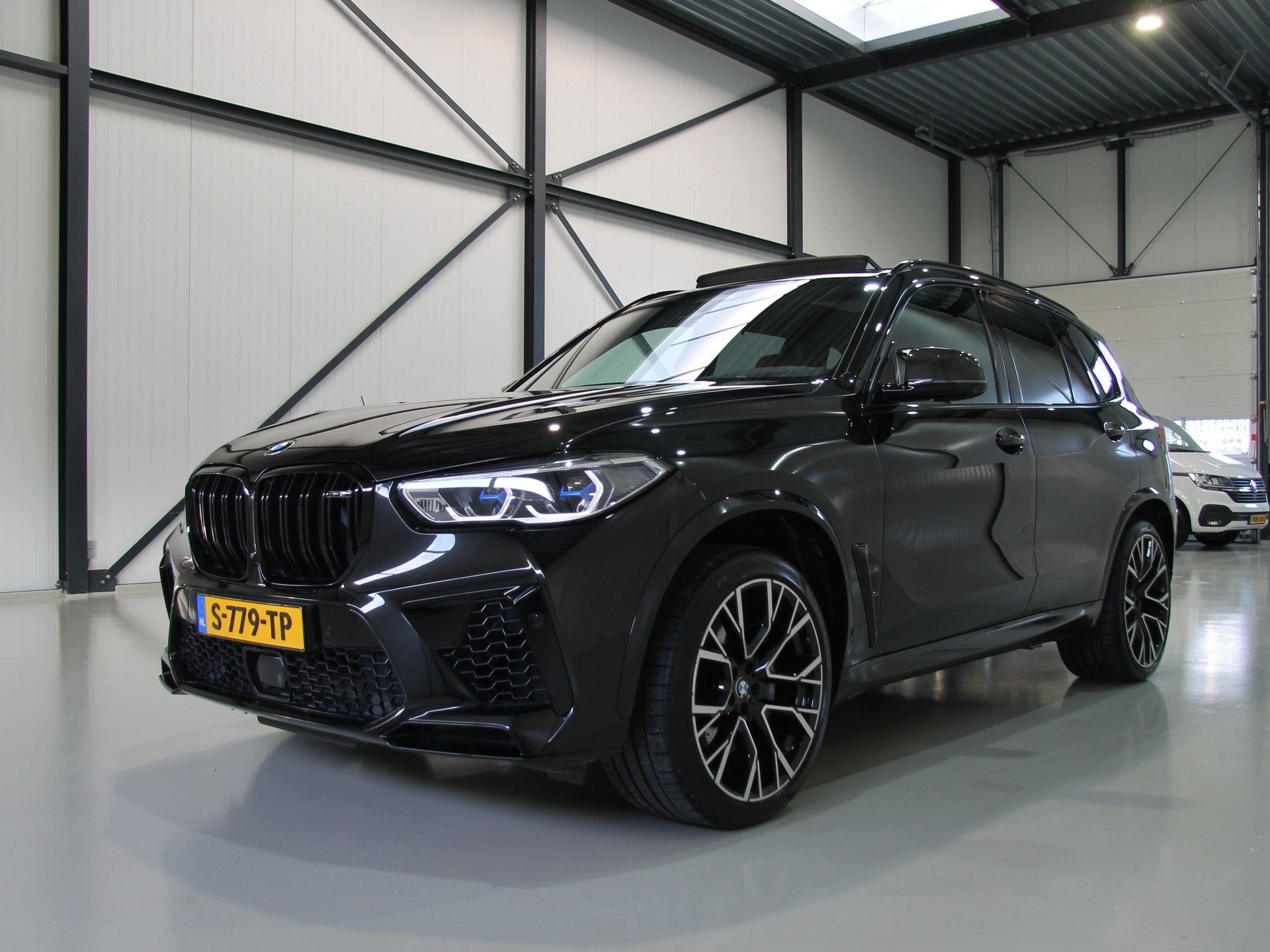 BMW X5 M Competition 626pk (bj 2020, automaat), Automaat, 4395 cc, 3000 kg, Zwart
