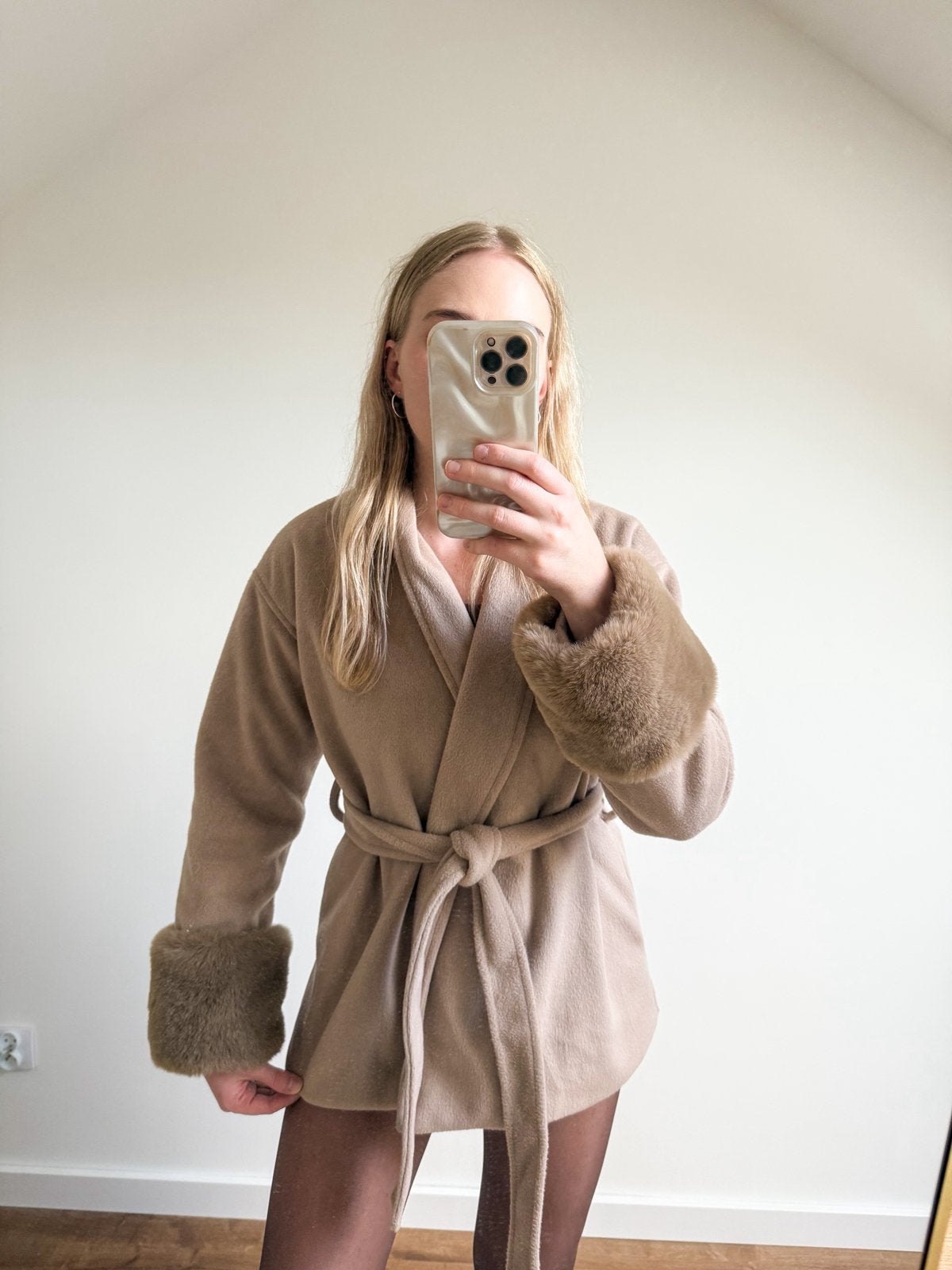Beige coat fur sleeves M, Ophalen of Verzenden, Zo goed als nieuw, Beige