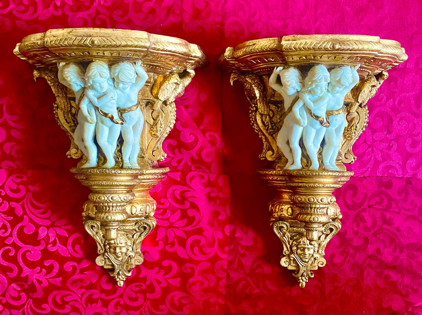 Paar Handgesneden Vergulde Wandconsoles met Putti, Ophalen of Verzenden