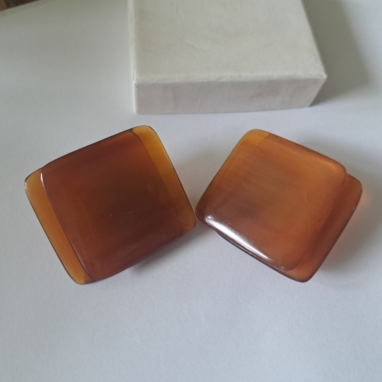 Grote oude oorbellen bakeliet? Clips, Sieraden, Tassen en Uiterlijk, Antieke sieraden, Verzenden, Overige materialen, Oorbellen