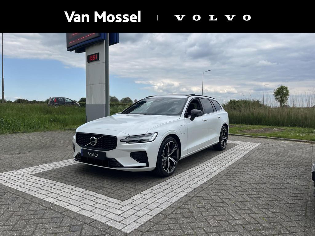 Volvo V60 T8 Plug-in hybrid AWD Ultra Dark | Panoramadak | 3, Auto's, Volvo, Automaat, 4 cilinders, 180 min, Wit