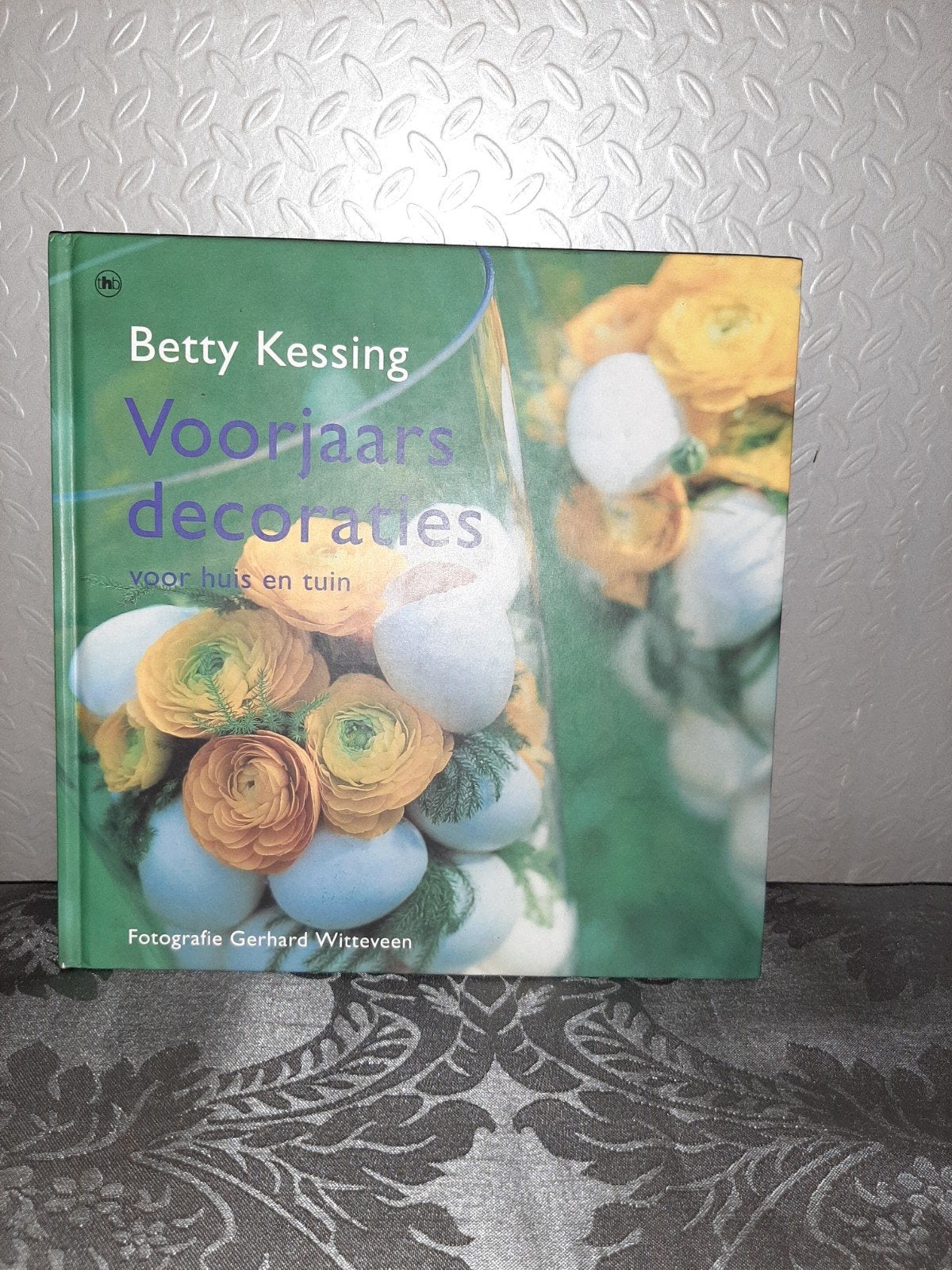 Voorjaarsdecoraties voor huis en tuin - Betty Kessing, Ophalen of Verzenden, Zo goed als nieuw, Betty Kessing, Bloemschikken, Groendecoratie