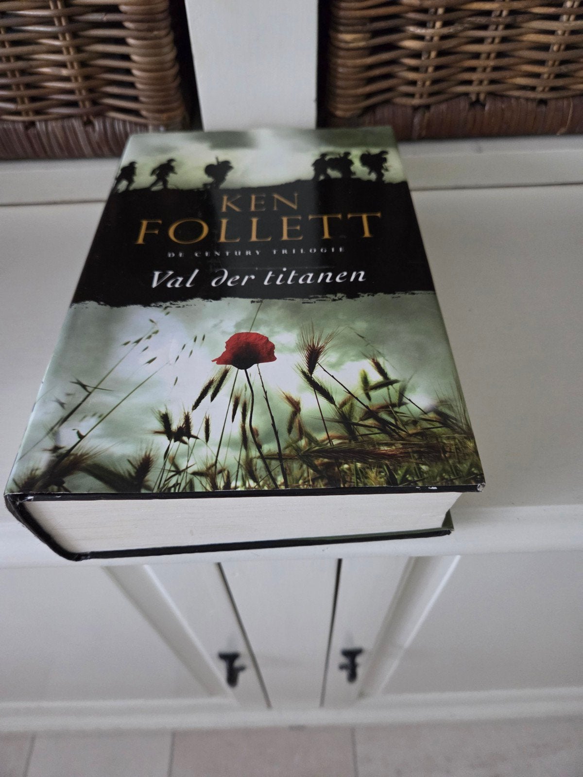 Ken Follett - Val der titanen, Ophalen of Verzenden, Zo goed als nieuw
