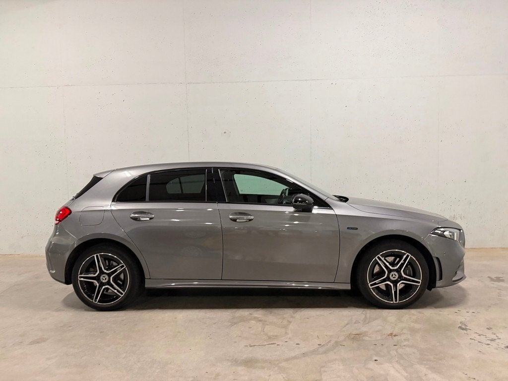 Mercedes-Benz A-klasse 250 e AMG Limited Camera Navi Cruise, Auto's, Mercedes-Benz, Gebruikt, Euro 6, 4 cilinders, 15 kWh