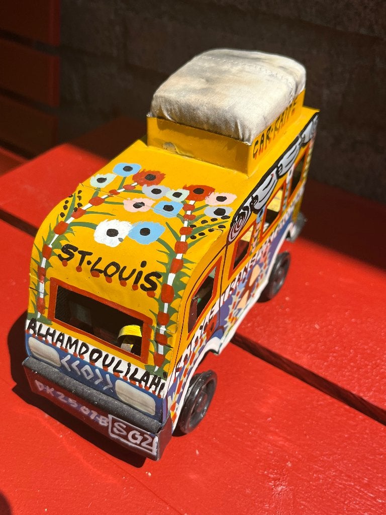 Afrikaanse Blikken Bussen, Ophalen