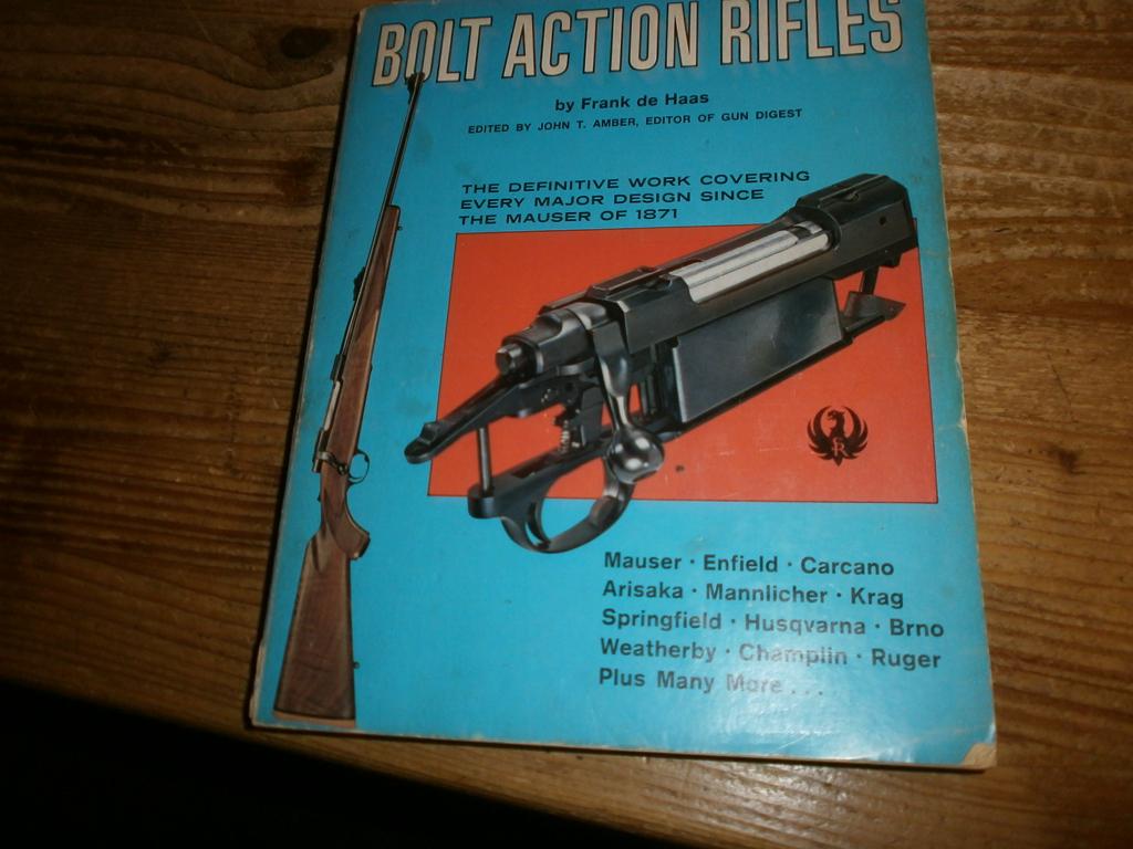 bolt action rifles info over veel verschillende merken, Boeken, Hobby en Vrije tijd, Gelezen, Overige onderwerpen, Ophalen of Verzenden
