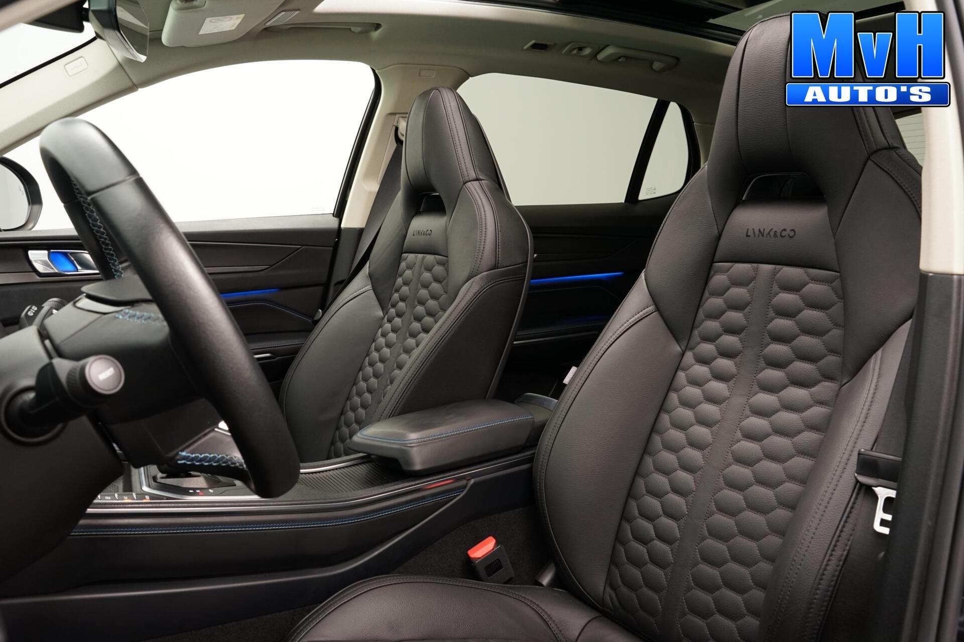Lynk & Co 01 1.5 PHEV|FULL BLACK XL|LEER|NAP|PANO, Auto's, Dealer onderhouden, Met garantie (alle), Zwart, Bedrijf