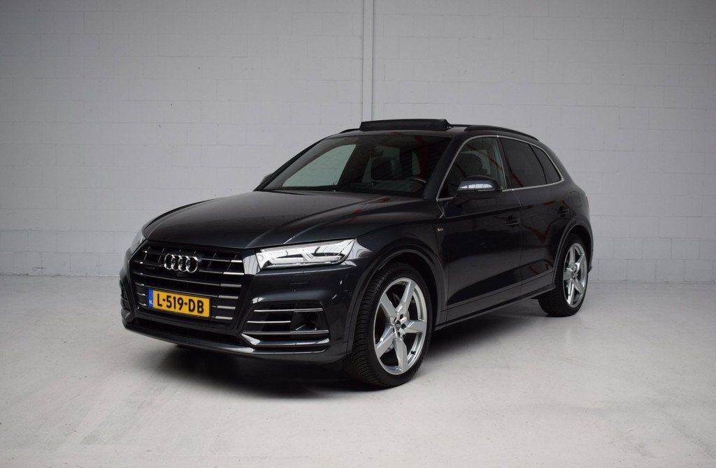 Audi Q5 55 TFSI e quattro Competition SOH / PANORAMADAK / 36, Automaat, 2005 kg, 4 cilinders, Bedrijf