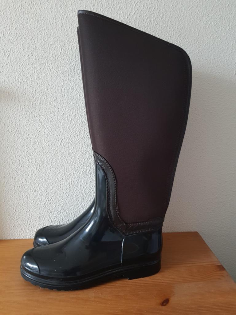 Rubber laarzen zwart/ bruin maat 38, Kleding | Dames, Schoenen, Hoge laarzen, Bruin, Ophalen of Verzenden, Zo goed als nieuw