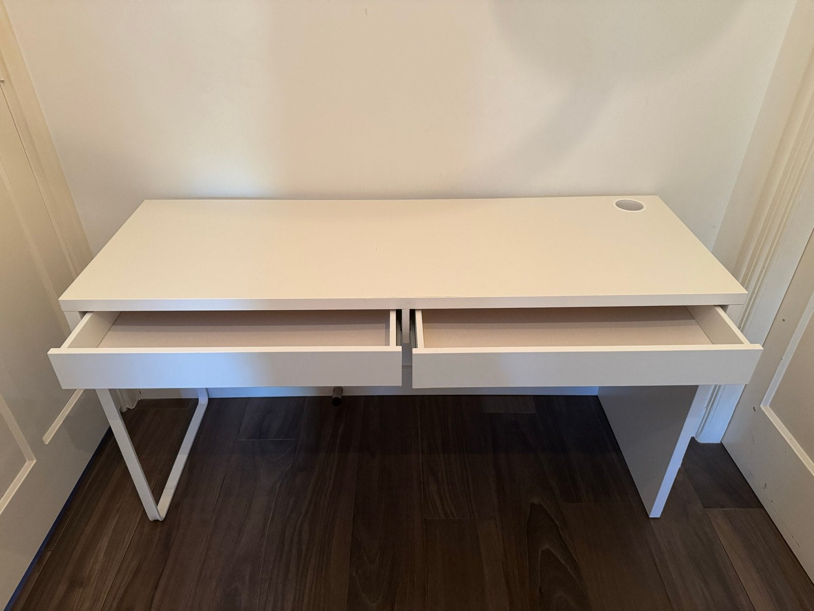 Ikea bureau Micke 140x50x75 cm, Ophalen, Gebruikt, Met lades, Spaanplaat of MDF