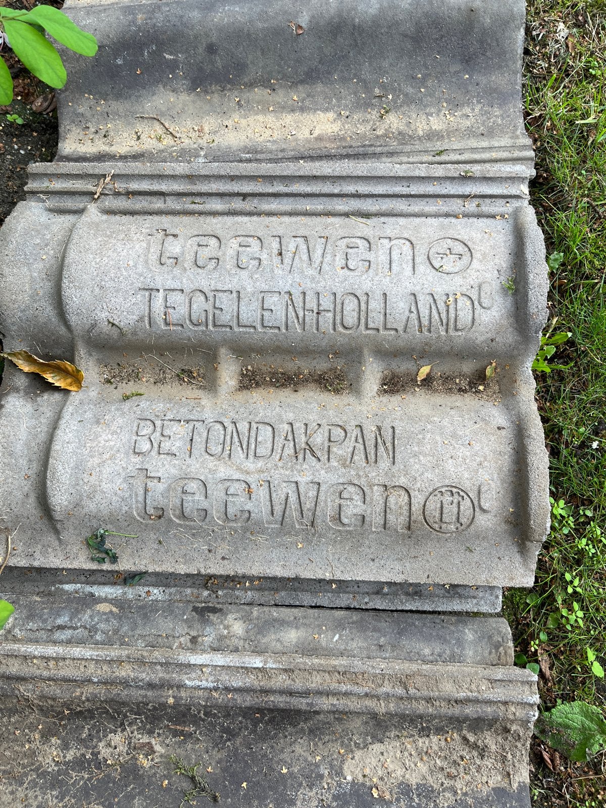 20 gebruikte Teewen Tegelen Holland betondakpannen, Doe-het-zelf en Verbouw, Ophalen, Gebruikt, Steen of Klei, Dakpannen