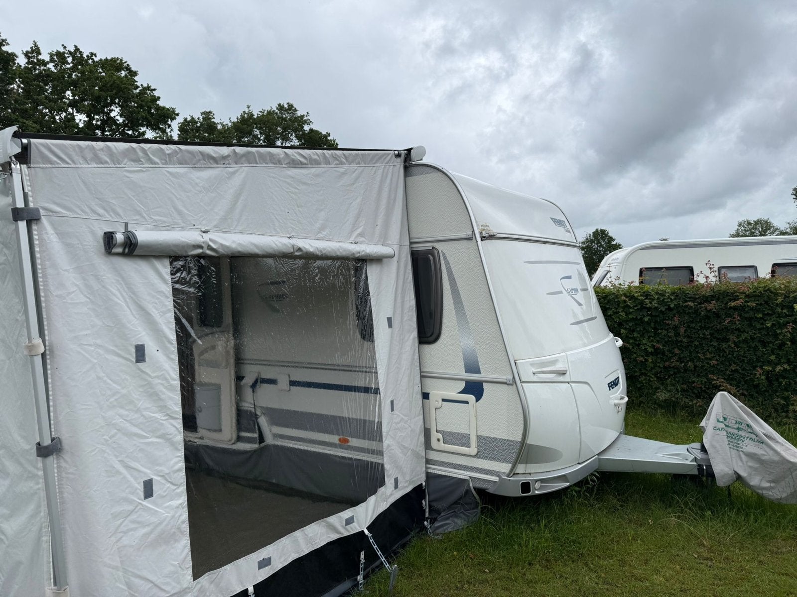Fendt Saphir 465 2011 caravan met thule luifel en mover, Rondzit, Frans bed, Particulier, 5 tot 6 meter