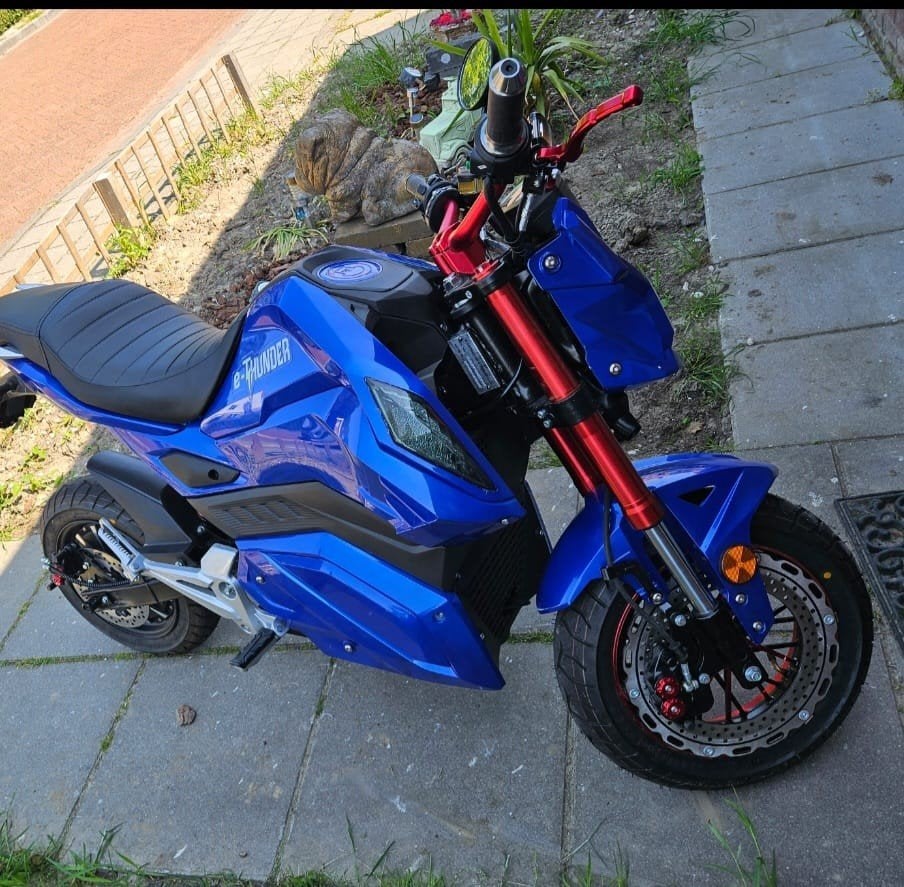 E-Thunder bromfiets met bluetooth, speakers, Fietsen en Brommers, Ophalen of Verzenden, Zo goed als nieuw