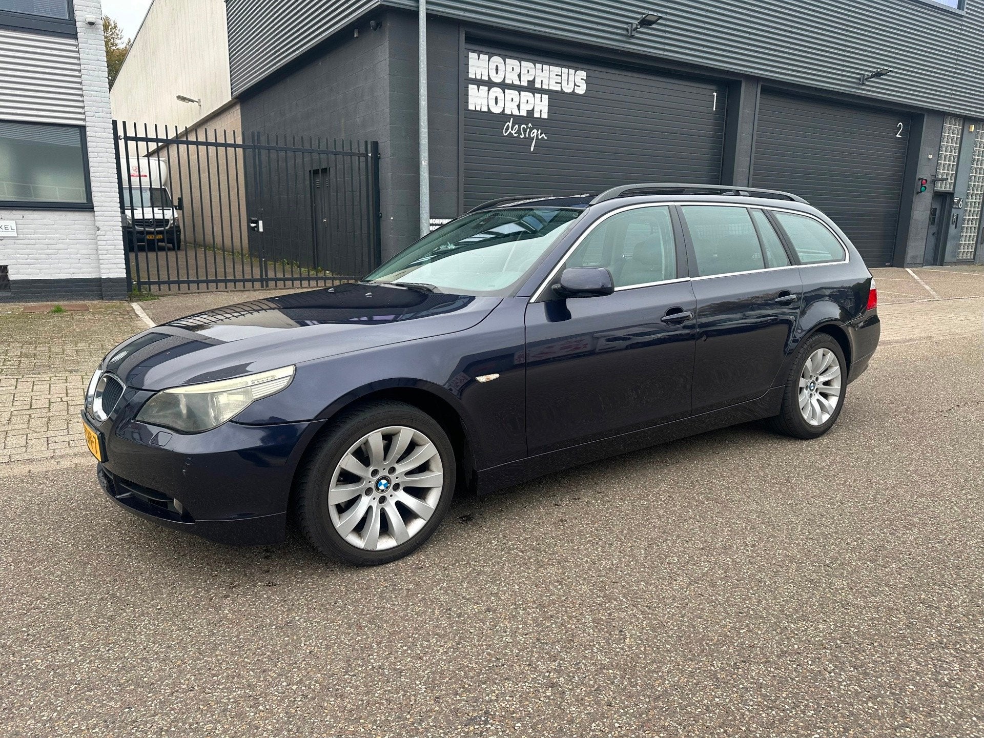 BMW 5-serie Touring 525i Executive PANORAMADAK AUTOMAAT LEER, Auto's, Achterwielaandrijving, Gebruikt, 2000 kg, Blauw