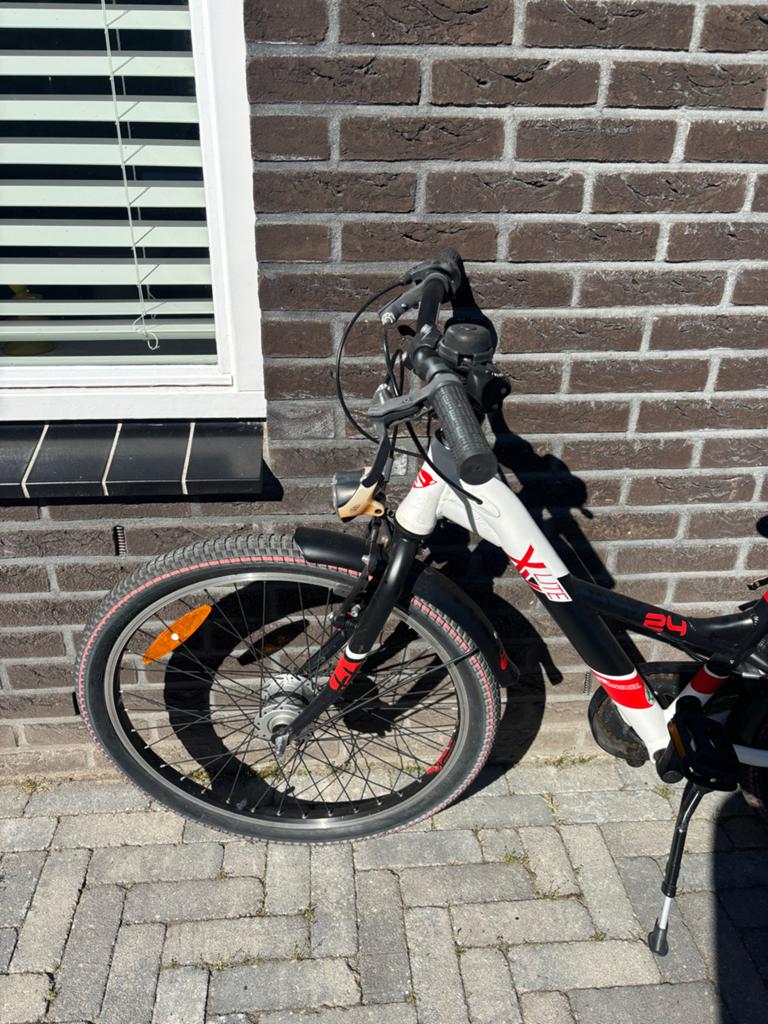 Jongensfiets 24 inch - Zwart/Wit/Rood, Minder dan 49 cm, Ophalen, Gebruikt, Overige merken