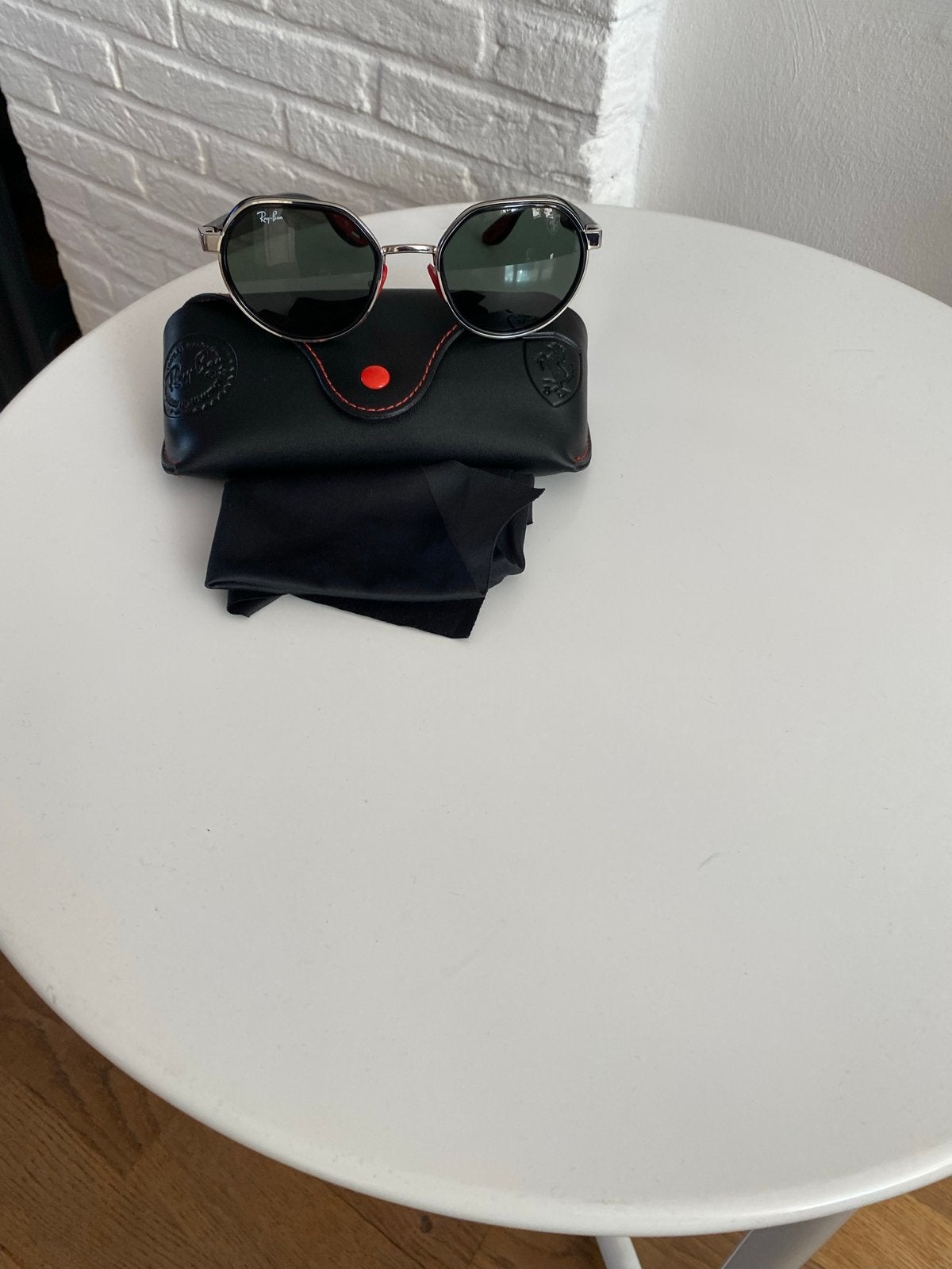Ray-Ban Zonnebril met etui - Zo goed als nieuw, Zonnebril, Zwart, Ophalen of Verzenden, Zo goed als nieuw