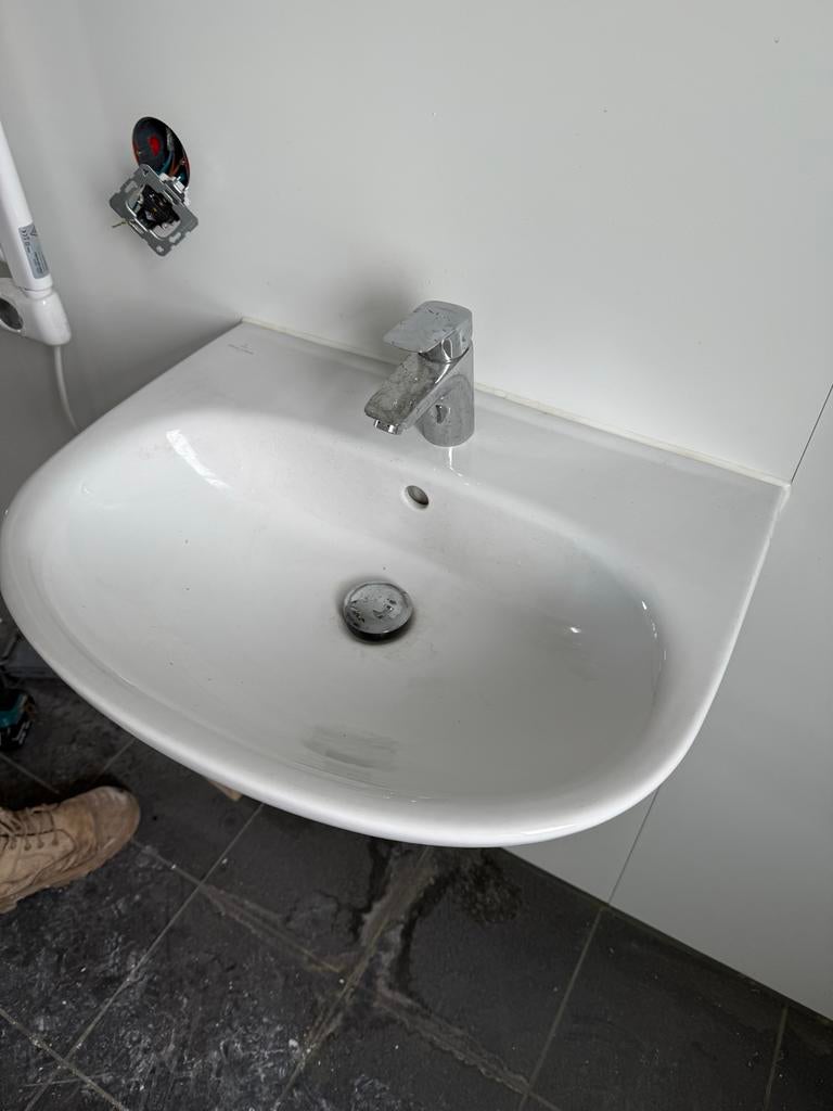 Witte wasbak badkamer met kraan, Ophalen, Gebruikt, 50 tot 100 cm, Minder dan 100 cm