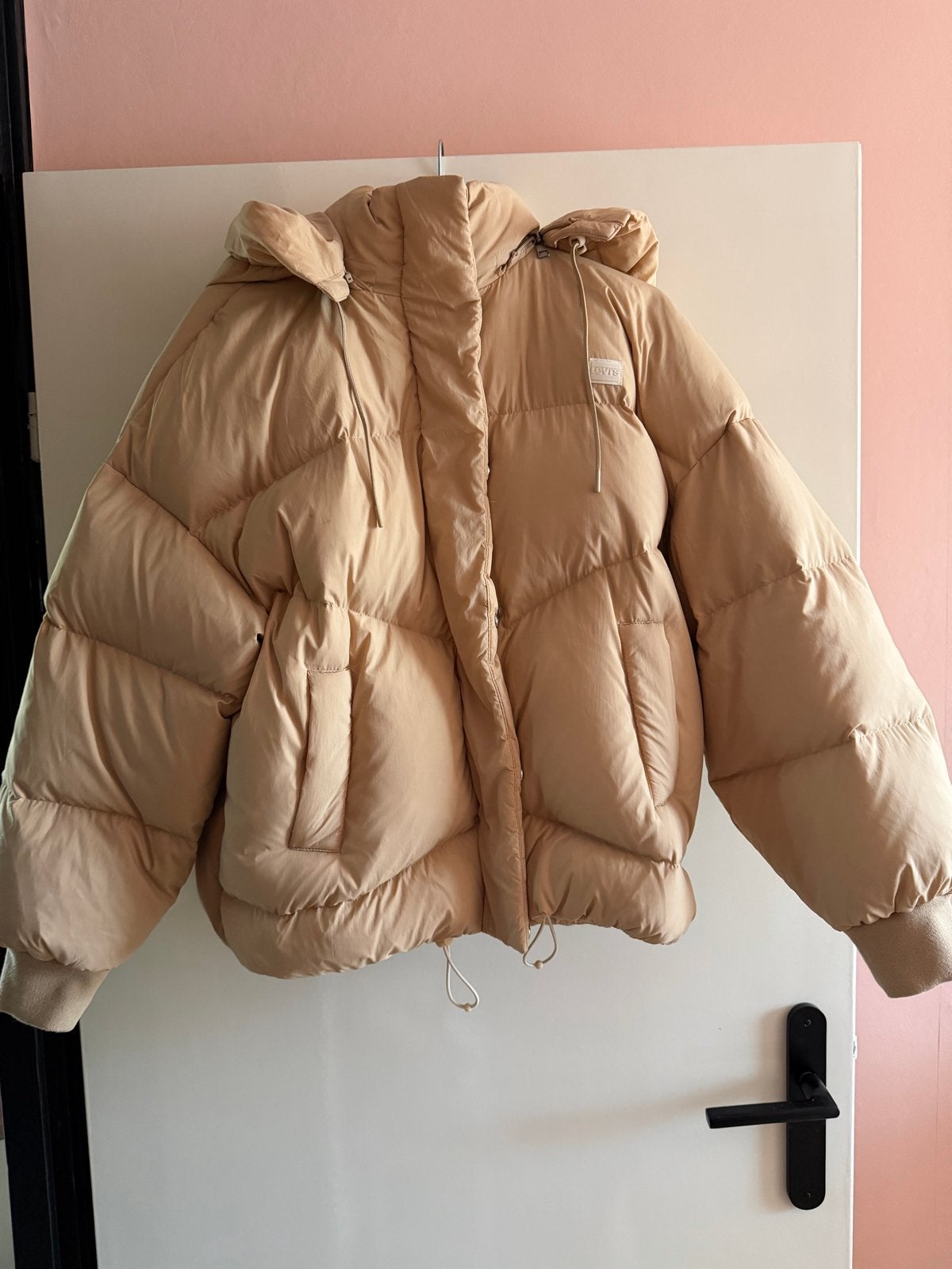 Levi's Puffer Jacket - Beige - Maat M, Ophalen of Verzenden, Nieuw, Maat 38/40 (M), Beige
