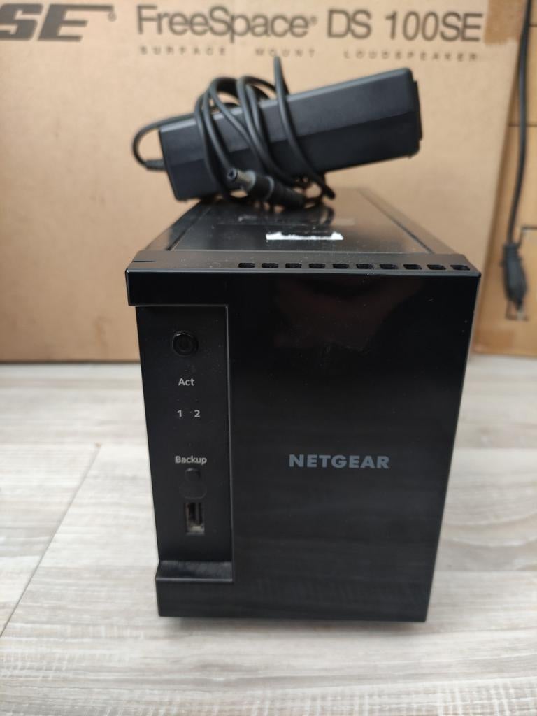 NETGEAR ReadyNAS Duo v2 NAS met adapter, Computers en Software, NAS, Gebruikt, NETGEAR, 350 E Plumeria Dr, San Jose, CA 95134, USA