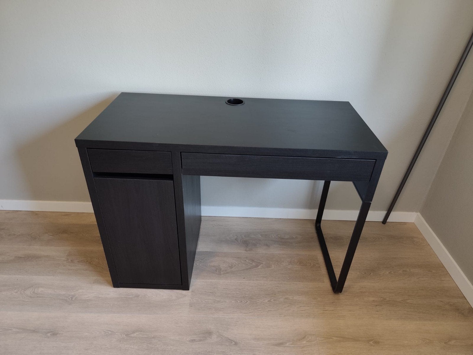 Ikea bureau  Micke 105 x 50 x 75, Ophalen, Met lades, Gebruikt, Zwart