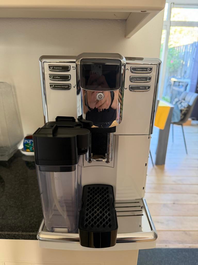 Philips 5000 serie volautomatische espressomachine, Afneembaar waterreservoir, Gebruikt, 10 kopjes of meer, Koffiemachine
