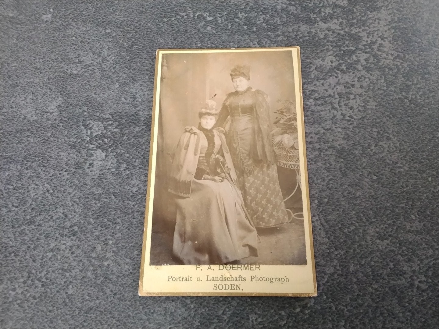 CDV 2 Oudere dames Foto FA Doermer Soden ca 1880, Verzamelen, Foto's en Prenten, Gebruikt, Foto, Ophalen of Verzenden, Voor 1940
