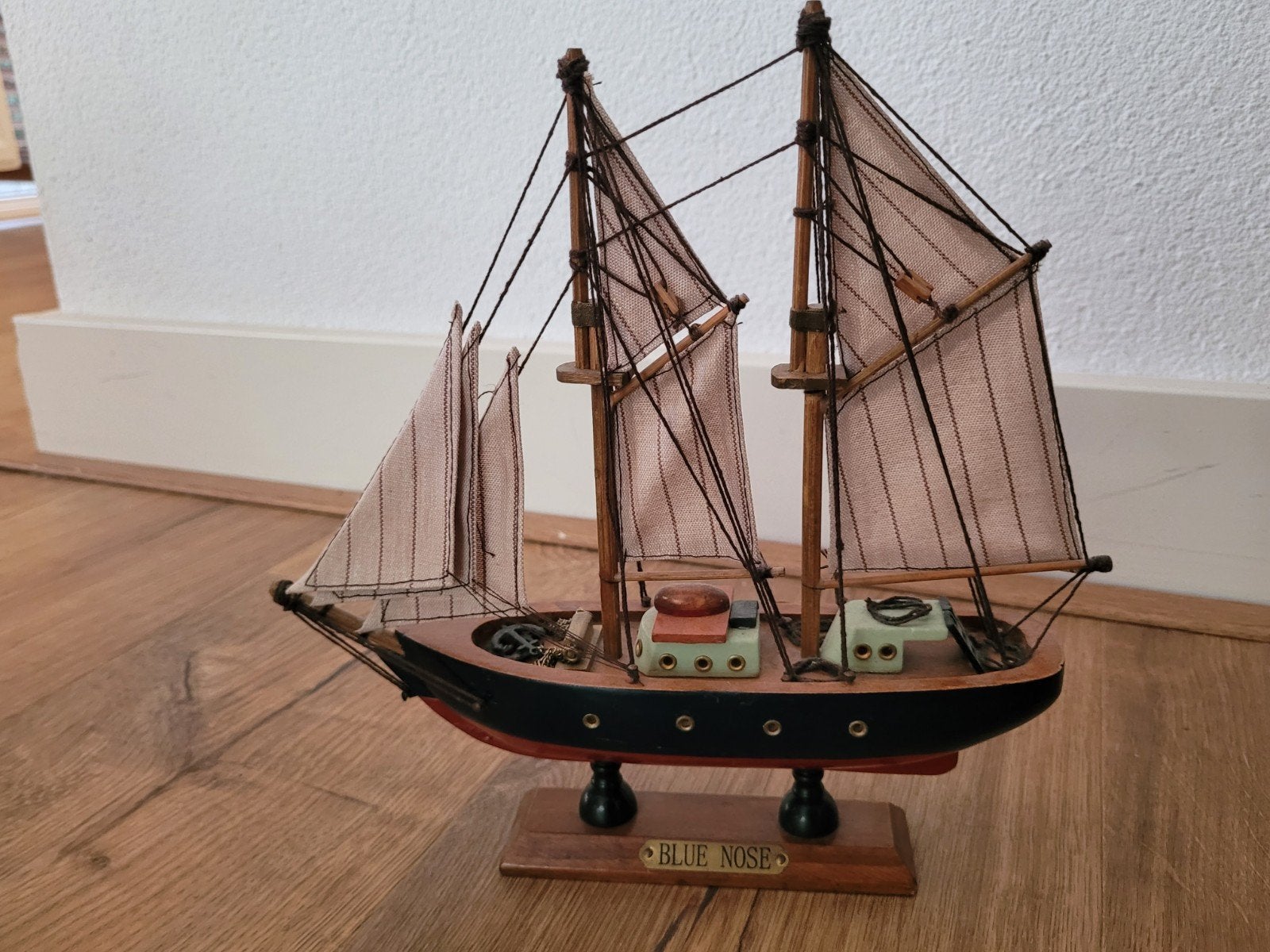 Schaalmodel van de iconische Canadese schoener 'Blue Nose', Ophalen of Verzenden, Zo goed als nieuw, Overige merken