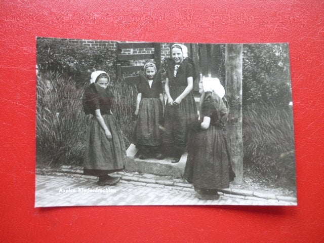 Ansichtkaart Axelse klederdracht - Zeeuws Vlaanderen, Ophalen of Verzenden, 1960 tot 1980, Gelopen, Klederdracht