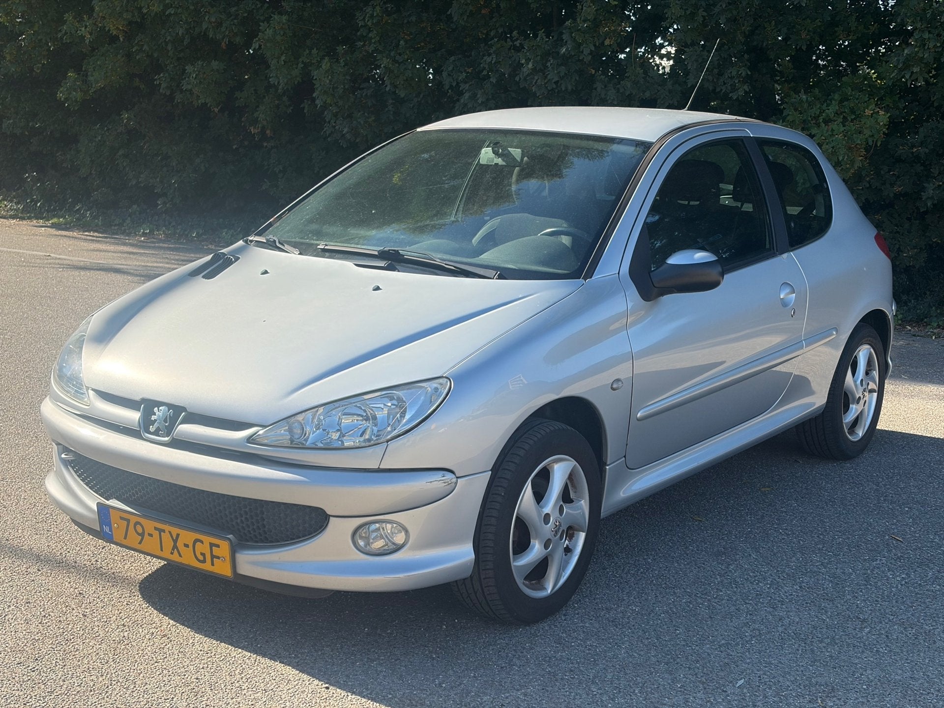 Peugeot 206 1.6-16V Air-line 3 Automaat! Airco! 147DKM! NAP!, Auto's, 1025 kg, 4 cilinders, Bedrijf, Euro 4