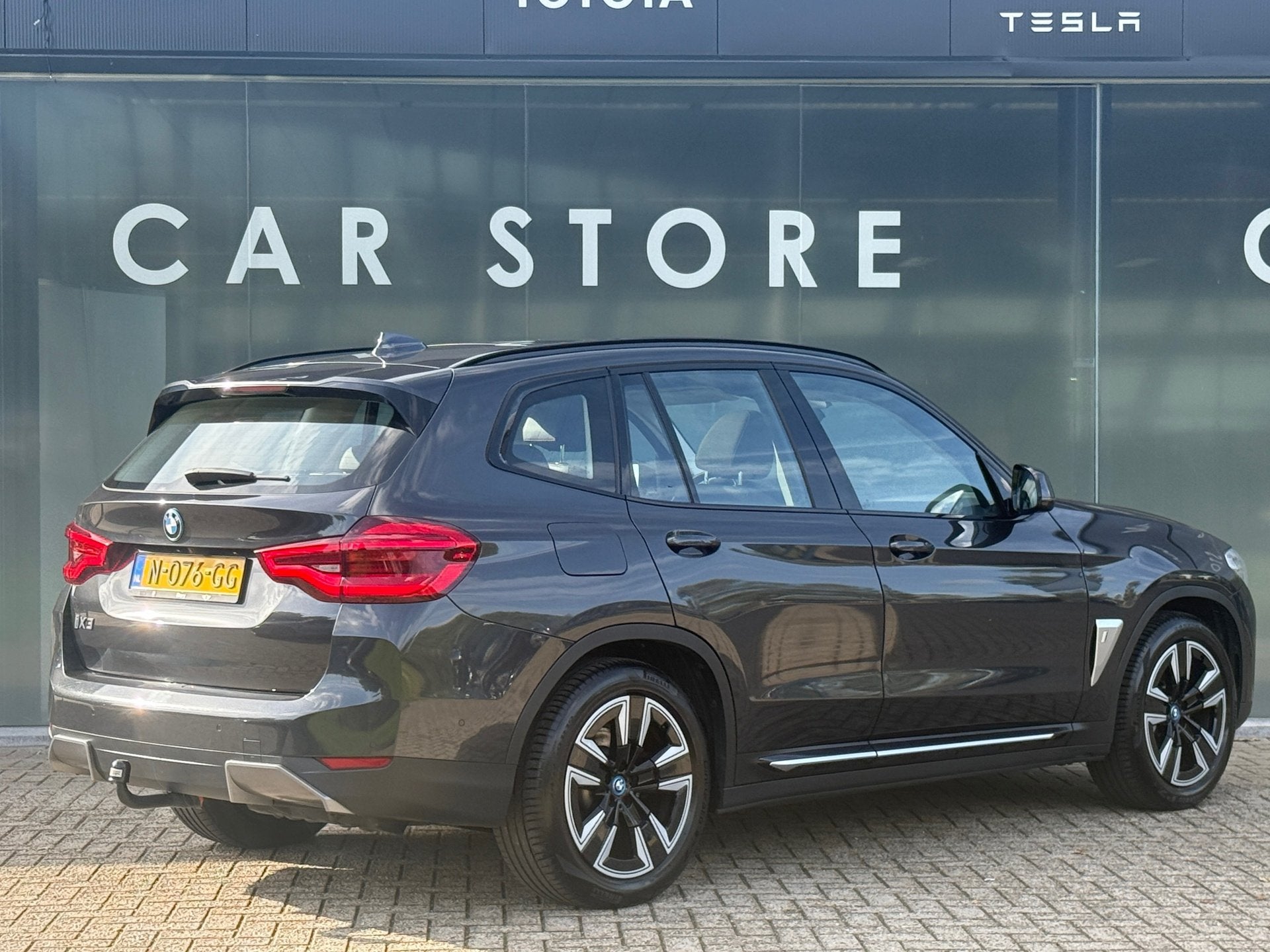 BMW IX3 Executive 80 kWh 96% SOH PANO|LEDER|TREKHAAK, Dealer onderhouden, Achterwielaandrijving, Gebruikt, 750 kg
