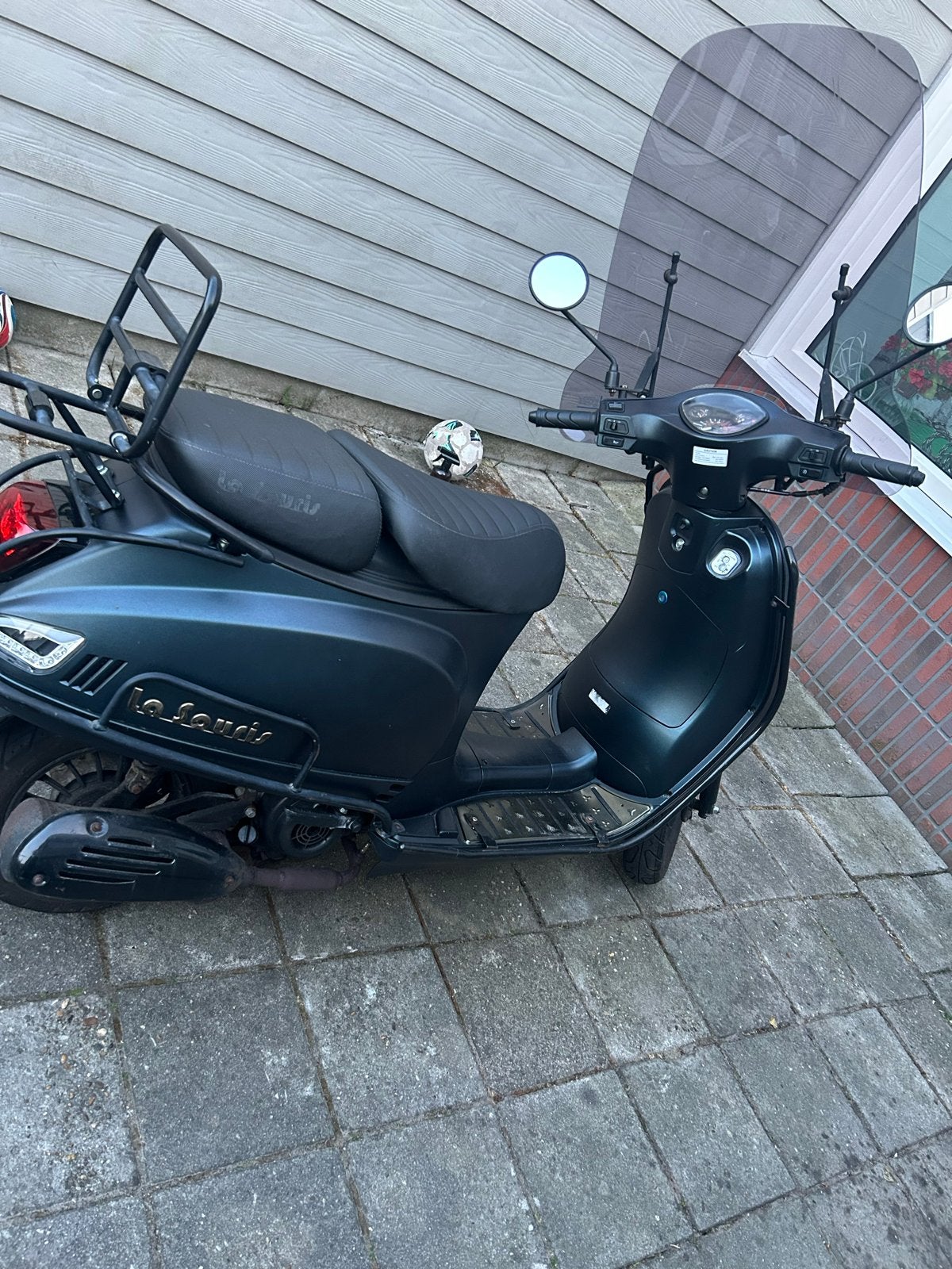 Nette matzwarte scooter met windscherm en beugels, Gebruikt, Benzine, Ophalen, Overige merken