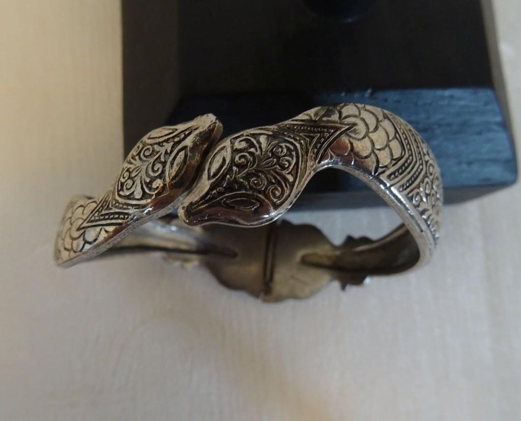 Mooie armband met 2 slangen., Ophalen of Verzenden, Zo goed als nieuw, Zilver, Zilver