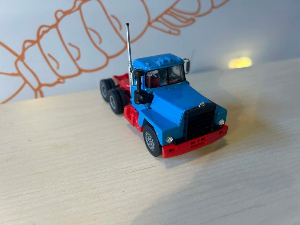 Mack Tekno, Corgi custom built flintstone, Verzenden, Zo goed als nieuw, Bus of Vrachtwagen, Corgi
