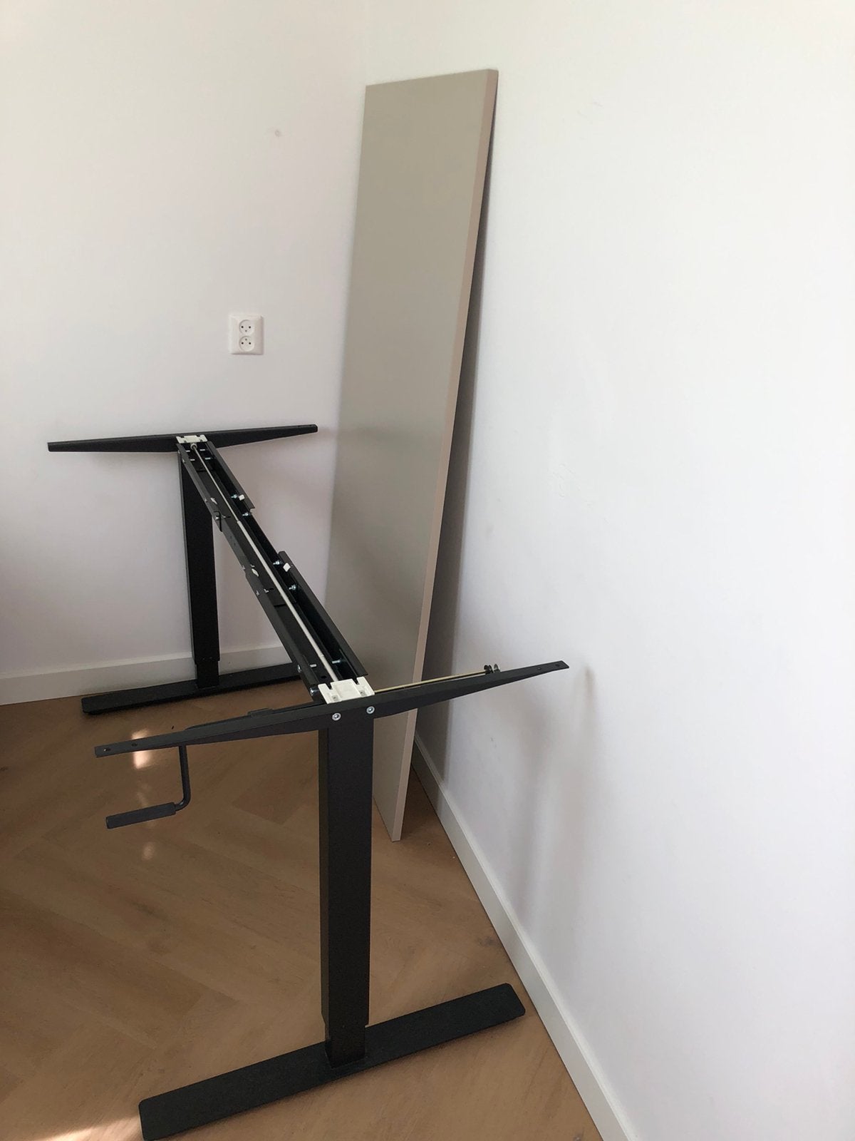 IKEA Trotten, Ophalen, Zit-sta bureau, 160 cm, Nieuw