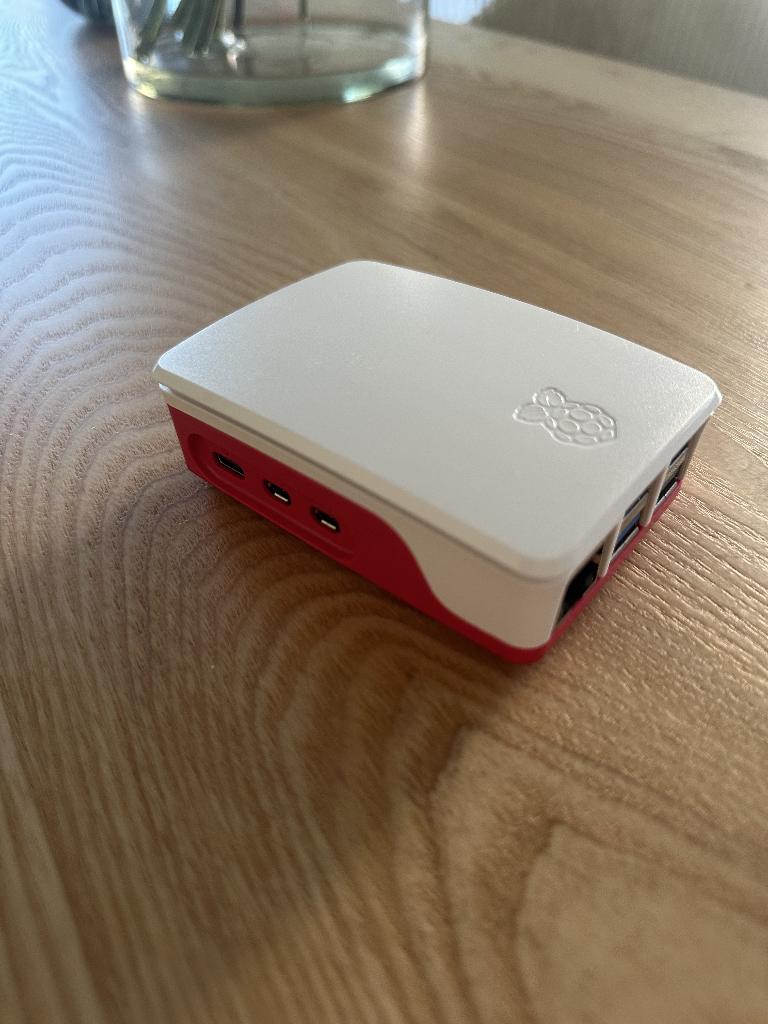 Raspberry Pi 5 (8GB) + Case – Zo goed als nieuw, Ophalen of Verzenden, Zo goed als nieuw