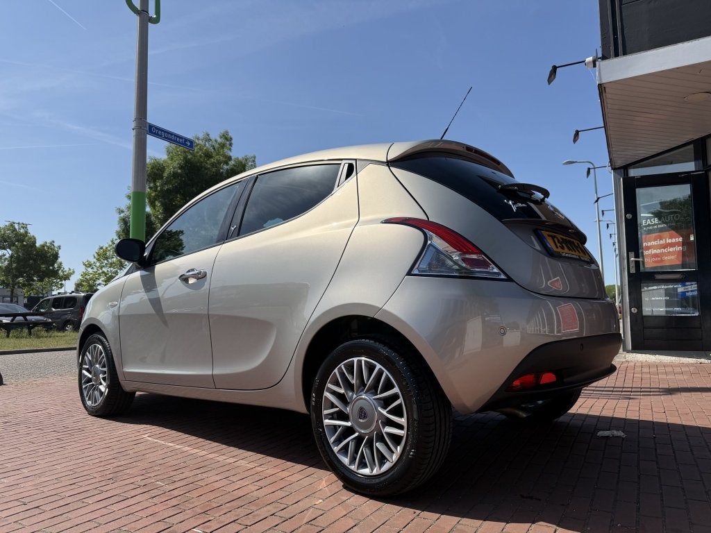 Lancia Ypsilon 0.9 TwinAir Silver airco ccr 5drs 16000KM N.A, Auto's, Lancia, Euro 5, 86 pk, Gebruikt, Beige