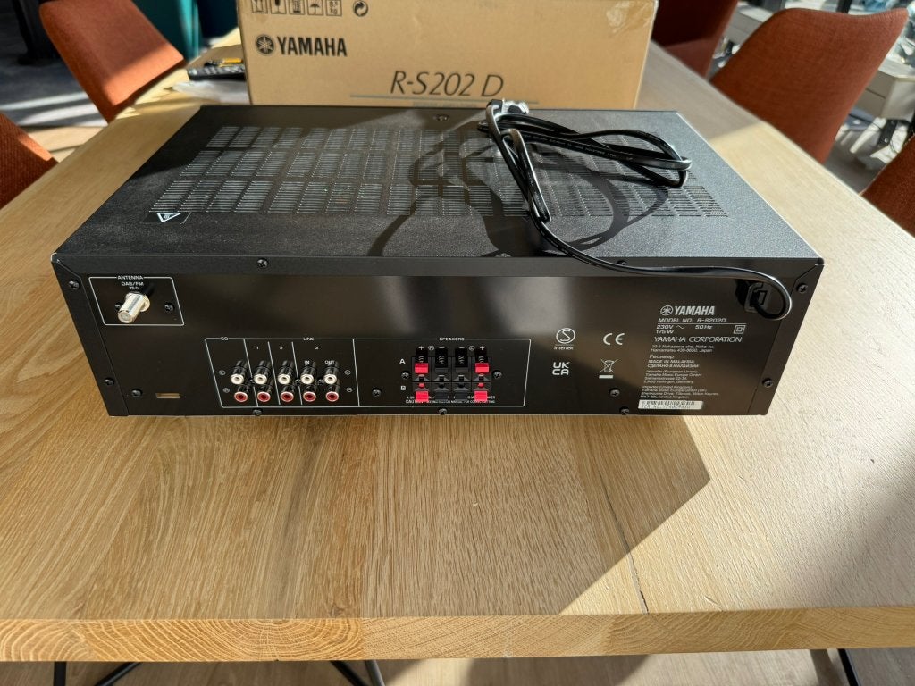 Yamaha R-S202D DAB+ Bluetooth versterker / receiver (Zwart), Yamaha, Ophalen of Verzenden, Zo goed als nieuw, 60 tot 120 watt