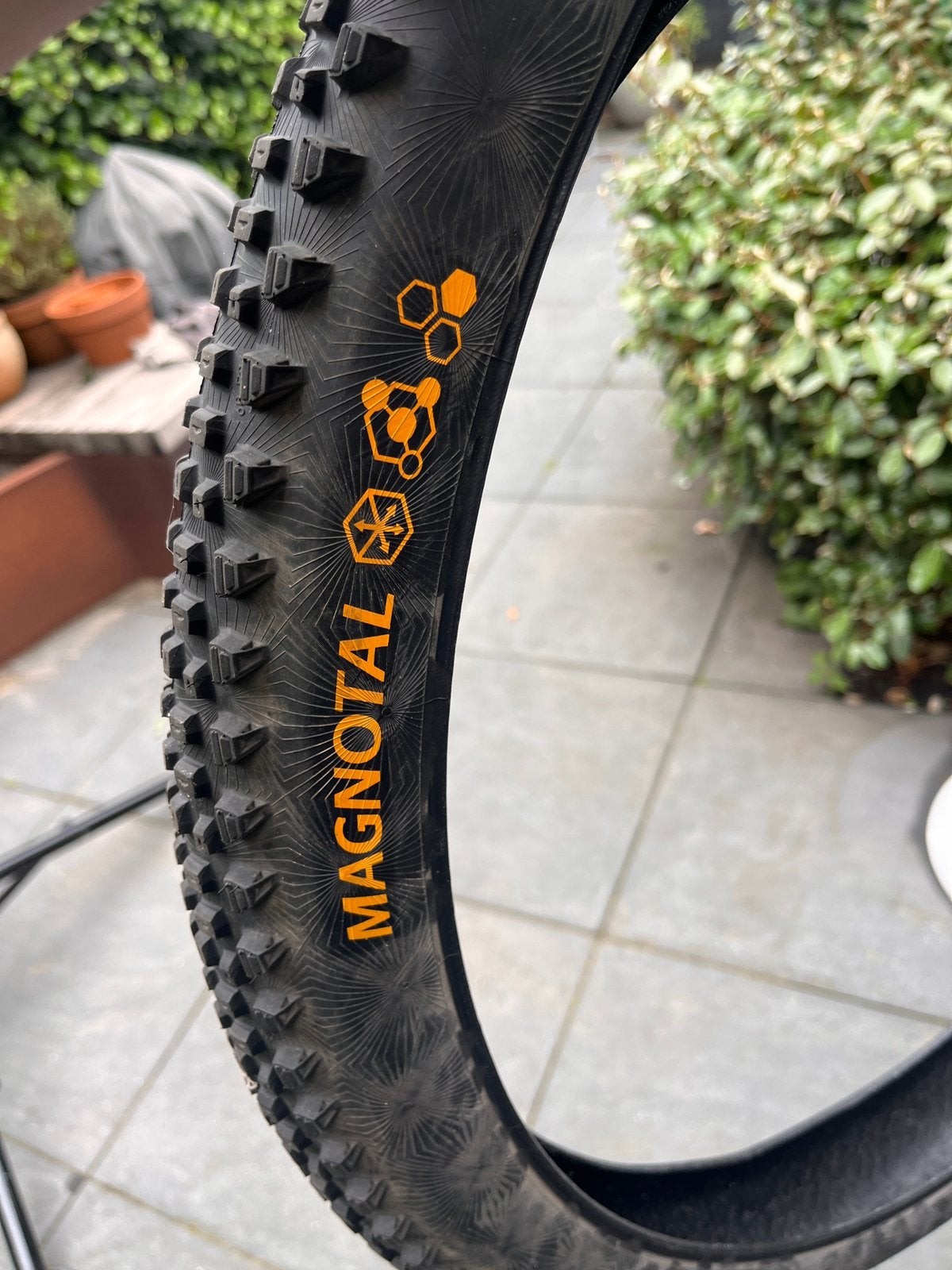 Continental Magnatotal 27.5 inch x 2.4 fietsband, Gebruikt, Band, Ophalen of Verzenden, Mountainbike