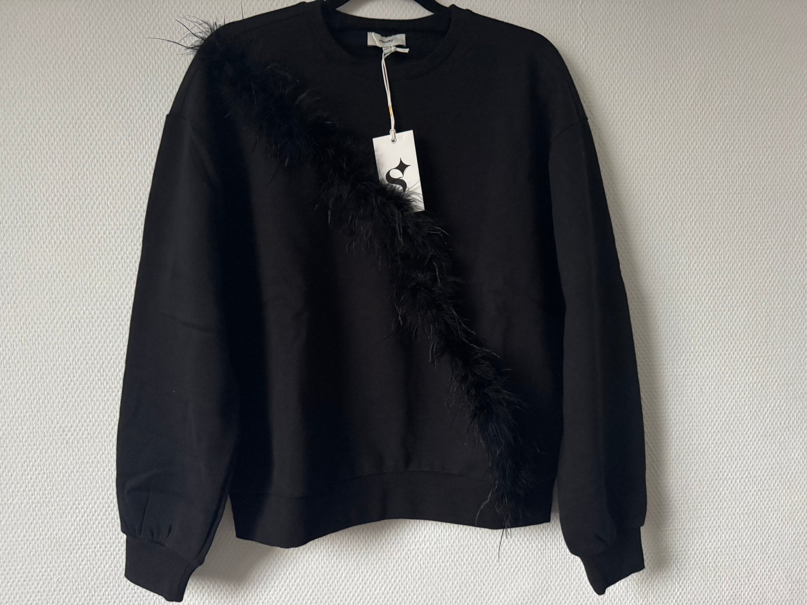 Nieuw Shoeby veren sweater trui zwart M/L, Kleding | Dames, Verzenden, Nieuw, Maat 38/40 (M), Zwart